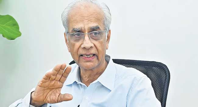 സ്വർണക്കവർച്ച വിവാദം തണുപ്പിക്കാൻ രാഷ്ട്രീയക്കാരെ ഒഴിവാക്കി ഐഎംജി ഡയറക്ടറെ ദേവസ്വം ബോർഡ് പ്രസിഡന്റാക്കിയപ്പോൾ അതും സർക്കാരിന് പുലിവാലാകുന്നു!! സർക്കാരിന്റെ ശമ്പളം പറ്റുന്ന പദവി വഹിക്കുന്നയാൾ തിരുവിതാംകൂർ ദേവസ്വം ബോർഡ് അംഗമോ പ്രസിഡന്റോ ആകാൻ‍ അയോഗ്യതയുണ്ട‌‌ന്ന് ഹർജി!! രണ്ട് പ്രതിഫലം പറ്റുന്നില്ല, എന്നെ നിയമിച്ചത് സർക്കാർ, അവർ മറുപടി പറയും- കെ ജയകുമാർ