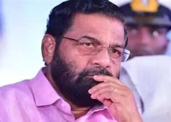 അയ്യപ്പന്റെ മൊതല് കട്ടവരെ വെട്ടത്തു കൊണ്ടുവരാനുറച്ച് എസ്ഐടി!! മുൻ മന്ത്രി കടകംപള്ളി സുരേന്ദ്രനെ ചോദ്യം ചെയ്തു, പി.എസ്. പ്രശാന്തിനേയും ചോദ്യം ചെയ്തതായി സൂചന, എ. പത്മകുമാറിനുള്ള കുരുക്ക് മുറുക്കി വിജയകുമാറിന്റെ മൊഴി, വിശ്വാസയോഗ്യമല്ലെന്ന് എസ്ഐടി