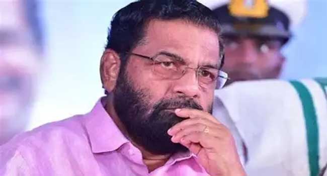 അയ്യപ്പന്റെ മൊതല് കട്ടവരെ വെട്ടത്തു കൊണ്ടുവരാനുറച്ച് എസ്ഐടി!! മുൻ മന്ത്രി കടകംപള്ളി സുരേന്ദ്രനെ ചോദ്യം ചെയ്തു, പി.എസ്. പ്രശാന്തിനേയും ചോദ്യം ചെയ്തതായി സൂചന, എ. പത്മകുമാറിനുള്ള കുരുക്ക് മുറുക്കി വിജയകുമാറിന്റെ മൊഴി, വിശ്വാസയോ​ഗ്യമല്ലെന്ന് എസ്ഐടി