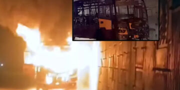 യാത്രയ്ക്കിടെ ബംഗളൂരു- കോഴിക്കോട് കെഎസ്ആര്ടിസി ബസിന് തീപിടിച്ചു, ബസിലുണ്ടായത് 44 യാത്രക്കാര്, ബസ് പൂര്ണമായി കത്തിനശിച്ചു