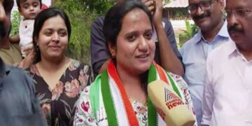 ‘അധികാരമല്ല, ആദർശമാണ് വലുത്’… ശ്രീനാദേവി കുഞ്ഞമ്മയുടെ ആദർശത്തെ പള്ളിക്കൽ ഡിവിഷൻ കൈവിട്ടില്ല!! ആദ്യഫലത്തിൽ തോൽവി, റീ കൗണ്ടിംഗിൽ 196 വോട്ടിന്റെ ഭൂരിപക്ഷത്തിൽ വിജയം, സിപിഐ വിട്ട് കോൺഗ്രസിലെത്തിയ ശ്രീനാദേവി കുഞ്ഞമ്മ പരാജയപ്പെടുത്തിയത് സിപിഐ സ്ഥാനാർഥിയെ