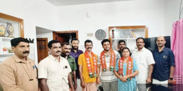 നിര്ബന്ധിപ്പിച്ച് സ്ഥാനാര്ത്ഥിയാക്കി, കോണ്ഗ്രസിന് കൂട്ടത്തോടെ വോട്ട് മറിച്ചുകുത്തി, എല്ഡിഎഫ് സ്ഥാനാര്ത്ഥിയും കുടുംബവും ബിജെപിയില് ചേര്ന്നു