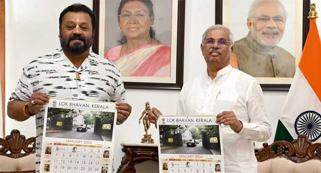 ലോക്ഭവൻ പുറത്തിറക്കിയ കലണ്ടറിൽ ചന്ദ്രശേഖർ ആസാദിനും ഡോ.രാജേന്ദ്രപ്രസാദിനും കെആർ നാരായണനുമൊപ്പം ഹിന്ദുമഹാസഭ നേതാവ് സവർക്കറും