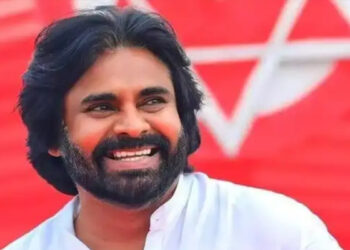 ഭഗവദ്ഗീത ഭരണഘടനയുടെ കൈയെഴുത്തുപ്രതി,  രണ്ടും ലക്ഷ്യമിടുന്നത് നീതിയുക്തവും സമാധാനപരവുമായ സമൂഹത്തെ, വിവാദ പരാമര്‍ശവുമായി പവന്‍ കല്ല്യാണ്‍ ‍