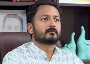 വിധി ഇന്നില്ല, രാഹുൽ മാങ്കൂട്ടത്തിലിന്റെ മുൻകൂർ ജാമ്യാപേക്ഷയിൽ തുടർവാദം നാളെ!! അറസ്റ്റ് തടയാതെ കോടതി, അടച്ചിട്ട കോടതി മുറിയിൽ ഒന്നര മണിക്കൂർ വാദം, ഒരു രേഖ കൂടി ഹാജരാക്കാൻ പ്രോസിക്യൂഷന് കോടതി നിർദേശം