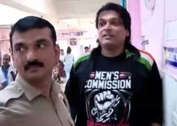 രാഹുൽ ഈശ്വറിന് ജാമ്യമില്ല!! പ്രതി ബുദ്ധിയില്ലാത്തയാളാണ്, രാഹുൽ മാങ്കൂട്ടത്തിൽ കേസിന്റെ എഫ്‌ഐആർ വീഡിയോയിൽ വായിക്കുക മാത്രമാണ് ചെയ്തത്, വീഡിയോ ഉണ്ടെങ്കിൽ പിൻവലിക്കാൻ തയാറാണ്- രാഹുലിന്റെ അഭിഭാഷകൻ, വീഡിയോ പ്രചരിപ്പിച്ചശേഷം പിൻവലിക്കുന്നതിൽ കാര്യമുണ്ടോ?- പ്രോസിക്യൂഷൻ, സ്ത്രീകൾക്കെതിരായ കേസുകളുടെ എഫ്‌ഐആർ എങ്ങനെ പരസ്യരേഖ ആകും- കോടതി