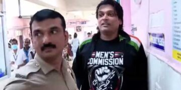 രാഹുൽ ഈശ്വറിന് ജാമ്യമില്ല!! പ്രതി ബുദ്ധിയില്ലാത്തയാളാണ്, രാഹുൽ മാങ്കൂട്ടത്തിൽ കേസിന്റെ എഫ്‌ഐആർ വീഡിയോയിൽ വായിക്കുക മാത്രമാണ് ചെയ്തത്, വീഡിയോ ഉണ്ടെങ്കിൽ പിൻവലിക്കാൻ തയാറാണ്- രാഹുലിന്റെ അഭിഭാഷകൻ, വീഡിയോ പ്രചരിപ്പിച്ചശേഷം പിൻവലിക്കുന്നതിൽ കാര്യമുണ്ടോ?- പ്രോസിക്യൂഷൻ, സ്ത്രീകൾക്കെതിരായ കേസുകളുടെ എഫ്‌ഐആർ എങ്ങനെ പരസ്യരേഖ ആകും- കോടതി