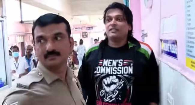 രാഹുൽ ഈശ്വറിന് ജാമ്യമില്ല!! പ്രതി ബുദ്ധിയില്ലാത്തയാളാണ്, രാഹുൽ മാങ്കൂട്ടത്തിൽ കേസിന്റെ എഫ്‌ഐആർ വീഡിയോയിൽ വായിക്കുക മാത്രമാണ് ചെയ്തത്, വീഡിയോ ഉണ്ടെങ്കിൽ പിൻവലിക്കാൻ തയാറാണ്- രാഹുലിന്റെ അഭിഭാഷകൻ, വീഡിയോ പ്രചരിപ്പിച്ചശേഷം പിൻവലിക്കുന്നതിൽ കാര്യമുണ്ടോ?- പ്രോസിക്യൂഷൻ, സ്ത്രീകൾക്കെതിരായ കേസുകളുടെ എഫ്‌ഐആർ എങ്ങനെ പരസ്യരേഖ ആകും- കോടതി