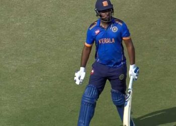 ആറുതാരങ്ങൾ ഒറ്റയും പെട്ടയുമായി അടിച്ചെടുത്തത് 46 റൺസ്!! സയ്യിദ് മുഷ്താഖ് അലി ടി20യിൽ സഞ്ജുവിന്റെ ഒറ്റയാൾ പോരാട്ടം, 56 പന്തിൽ പുറത്താകാതെ അടിച്ചെടുത്തത് 73 റൺസ്