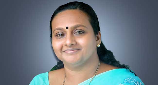 തിരുവനന്തപുരം കോർപറേഷനിലെ യുഡിഎഫ് സ്ഥാനാർഥിയായിരുന്ന സിഎംപി നേതാവ് കുഴഞ്ഞുവീണ് മരിച്ചു, “രാവിലെ ഹൃദയഭേദകമായ ഒരു വാർത്ത കേട്ടാണ് ഉണർന്നത്, പ്രിയപ്പെട്ട സിനി ചേച്ചി നമ്മളെ വിട്ടുപിരിഞ്ഞു, കോർപ്പറേഷനിലെ സിഎംപിയുടെ തീപ്പൊരി കൗൺസിലർ, ഇത്തവണ ഇടവക്കോട് എന്ന കോട്ട പിടിച്ചെടുക്കാൻ യുഡിഎഫ് നിയോഗിച്ചപോരാളി…കെഎസ് ശബരിനാഥ്