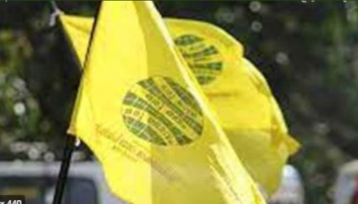 എസ്എൻഡിപി എന്ന പേരിൽ ഇനി ആരും വീട്ടിൽ കയറിപ്പോകരുത്, മരിച്ചാൽ കുഴിച്ചിടാൻ പോലും വരരുത്, നിങ്ങള് വോട്ട് ചെയ്തെങ്കില് പുഷ്പം പോലെ ജയിച്ചേനെ, തോല്വിക്ക് പിന്നാലെ പൊട്ടിത്തെറിച്ച് സിപിഎം സ്ഥാനാര്ത്ഥിയുടെ മകന്