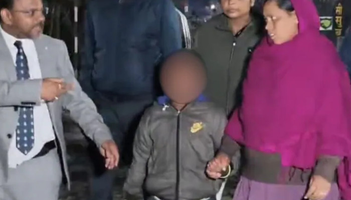 ഇന്ത്യക്കാരായിരിന്നിട്ടും പൂര്ണ ഗര്ഭിണിയെയും മകനെയും ബംഗ്ലാദേശിലേക്ക് നാടുകടത്തി, സുപ്രീം കോടതി നടപടിക്ക് പിന്നാലെ തിരികെയെത്തിച്ച് കേന്ദ്ര സര്ക്കാര്