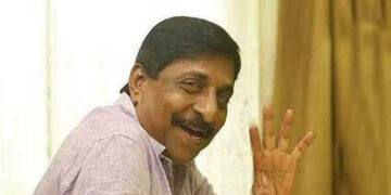 ശ്രീനിവാസന്റെ സംസ്കാരം രാവിലെ പത്ത് മണിക്ക്, അവസാനമായി  കാണാനെത്തിയത് ആയിരങ്ങള്‍, വൈകാരിക നിമിഷങ്ങള്‍ക്ക് സാക്ഷിയായി തൃപ്പൂണിത്തുറ