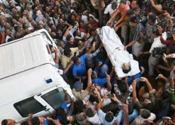 ശ്രീനിവാസന്റെ മൃതദേഹം  ഉദയംപേരൂരിലെ വീട്ടിൽ, ഉച്ചയ്ക്ക് ഒരുമണി മുതൽ എറണാകുളം ടൗൺ ഹാളിൽ പൊതുദർശനം, സംസ്കാരം നാളെ 10ന് കണ്ടനാട്ടെ വീട്ടുവളപ്പിൽ