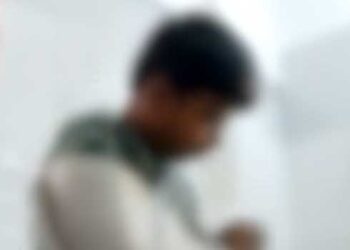 അധ്യാപകന്റെ കൈകൊണ്ടുള്ള അടിയിൽ അഞ്ചാം ക്ലാസ് വിദ്യാർഥിയുടെ തോളെല്ലിന് പൊട്ടൽ, വീട്ടിലെത്തിയ കുട്ടിക്ക് കൈ അനക്കാൻ പറ്റുന്നില്ല, കടുത്ത വേദനയും, ചോദ്യക്കടലാസിലെ സംശയം ചോദിച്ചതിന് അധ്യാപകൻ കൈകൊണ്ട് ഇടിക്കുകയായിരുന്നുവെന്ന് കുട്ടി, അധ്യാപകന് സസ്പെൻഷൻ