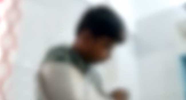 അധ്യാപകന്റെ കൈകൊണ്ടുള്ള അടിയിൽ അഞ്ചാം ക്ലാസ് വിദ്യാർഥിയുടെ തോളെല്ലിന് പൊട്ടൽ, വീട്ടിലെത്തിയ കുട്ടിക്ക് കൈ അനക്കാൻ പറ്റുന്നില്ല, കടുത്ത വേദനയും, ചോദ്യക്കടലാസിലെ സംശയം ചോദിച്ചതിന് അധ്യാപകൻ കൈകൊണ്ട് ഇടിക്കുകയായിരുന്നുവെന്ന് കുട്ടി, അധ്യാപകന് സസ്പെൻഷൻ