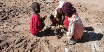 കണ്ണിച്ചോരയില്ലാത്ത കൂട്ടക്കുരുതി!! ഗാസയിൽ രണ്ട് വർഷത്തെ യുദ്ധത്തിൽ മരിച്ചവരേക്കാൾ കൂടുതൽ ആളുകൾ 10 ദിവസത്തിനുള്ളിൽ കൊല്ലപ്പെട്ടു…സുഡാനിലെ നഴ്സറി സ്കൂളിനു നേരെ നടന്ന ഡ്രോൺ ആക്രമണത്തിൽ 43 കുരുന്നുകളും ആറ് സ്ത്രീകളുമുൾപെടെ 79 പേർ കൊല്ലപ്പെട്ടു, പരുക്കേറ്റവരെ സഹായിക്കാൻ ഓടിയെത്തിയ സമീപവാസികളേയും ആർഎസ്എഫ് ആക്രമിച്ചു,