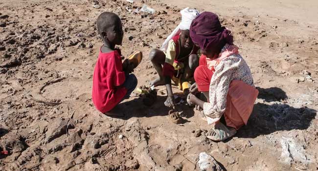 കണ്ണിച്ചോരയില്ലാത്ത കൂട്ടക്കുരുതി!! ഗാസയിൽ രണ്ട് വർഷത്തെ യുദ്ധത്തിൽ മരിച്ചവരേക്കാൾ കൂടുതൽ ആളുകൾ 10 ദിവസത്തിനുള്ളിൽ കൊല്ലപ്പെട്ടു…സുഡാനിലെ നഴ്സറി സ്കൂളിനു നേരെ നടന്ന ഡ്രോൺ ആക്രമണത്തിൽ 43 കുരുന്നുകളും ആറ് സ്ത്രീകളുമുൾപെടെ 79 പേർ കൊല്ലപ്പെട്ടു, പരുക്കേറ്റവരെ സഹായിക്കാൻ ഓടിയെത്തിയ സമീപവാസികളേയും ആർഎസ്എഫ് ആക്രമിച്ചു,