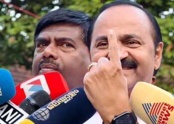 വേണ്ടാത്ത കാര്യം ചെയ്തപ്പോൾ ഞങ്ങൾ ആ ‘കൈ’വിട്ടു, മുഖ്യമന്ത്രി ഇപ്പോഴും ആ കൈപിടിച്ചുകൊണ്ട് നിൽക്കുകയാണ്… രാഹുൽ മാങ്കൂട്ടത്തിൽ വിഷയത്തിൽ പ്രതിരോധത്തിലായത് സിപിഎം, അറസ്റ്റ് നീട്ടിക്കൊണ്ടുപോയി തിരഞ്ഞെടുപ്പ് അവസാനം വരെ ഈ വിഷയം നിർത്താം എന്ന് തെറ്റിദ്ധരിച്ചു, തിരിച്ചടിയുണ്ടാകും- വിഡി സതീശൻ