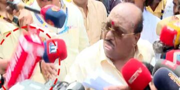 കഴിഞ്ഞ 9 വർഷമായി അനുമതിക്ക് ശ്രമിക്കുന്നില്ലേയെന്ന് റിപ്പോർട്ടർ… ‘താൻ കുറേ കാലമായി തുടങ്ങിയിട്ട്, പോടോ’- നാക്ക് കടിച്ചുപിടിച്ച് മാധ്യമപ്രവർത്തകരുടെ മൈക്ക് തട്ടിമാറ്റി വെള്ളാപ്പള്ളി