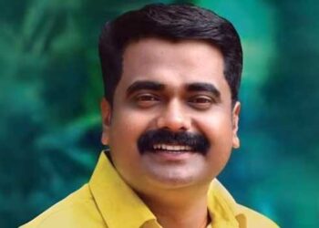 പോലീസിനു നേരെ ബോംബെറിഞ്ഞു, 20 വർഷത്തേക്ക് ശിക്ഷിക്കപ്പെട്ട് ജയിലിൽ പോയ സിപിഎം നേതാവിന് ഒരു മാസത്തിനുള്ള പരോൾ, വികെ നിഷാദിന്റെ അടിയന്തര പരോൾ സത്യപ്രതിജ്ഞ ചെയ്യാൻ വേണ്ടി?