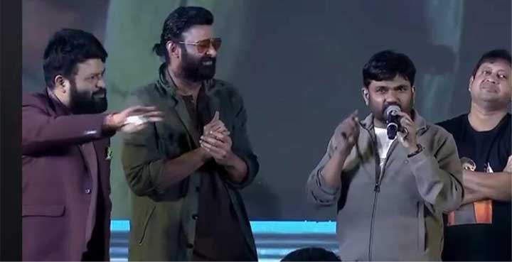 ‘സിനിമ മോശമെങ്കിൽ എന്‍റെ വീട്ടിൽ വന്ന് ചോദ്യം ചെയ്യാം, ഈ സിനിമയിലെ പ്രഭാസിനെ വർഷങ്ങളോളം പ്രേക്ഷകർ ഓർ‍ക്കും’; ‘രാജാസാബ്’ വേദിയിൽ വികാരാധീനനായി സംവിധായകൻ മാരുതി, ചിത്രം ജനുവരി 9ന് തിയേറ്ററുകളിൽ