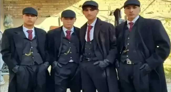 പ്രശസ്ത ബ്രിട്ടീഷ് സീരീസിലെ കഥാപാത്രങ്ങളുടെ വസ്ത്രങ്ങളണിഞ്ഞ് അഫ്ഗാൻ യുവാക്കൾ പൊതുനിരത്തിൽ!! ഉടൻ പിടികൂടി പുനരധിവാസ തടങ്കലിലാക്കി നിയമം!! ഞങ്ങൾ മുസ്ലീങ്ങളും അഫ്ഗാനികളുമാണ്, അവർ ധരിച്ച വസ്ത്രങ്ങൾക്ക് അഫ്ഗാൻ സ്വത്വമില്ല, ഞങ്ങളുടെ സംസ്കാരവുമായി യോജിക്കുന്നില്ല- അഫ്ഗാൻ മന്ത്രാലയ വക്താവ്