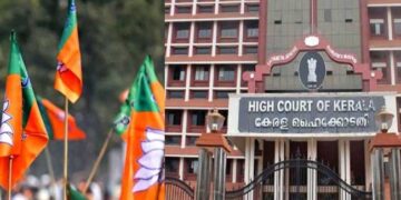 അയ്യപ്പൻ, കാവിലമ്മ, ആറ്റുകാലമ്മ, ഭാരതാംബ, ശ്രീപത്മനാഭൻ, ഗുരുദേവൻ, ബലിദാനികൾ… ദൈവനാമത്തിൽ എന്നതിന് പകരം പല ദൈവങ്ങളുടെ പേര് എങ്ങനെ പറയാനാകും, ദൈവ നാമത്തിൽ സത്യപ്രതിജ്ഞ ചെയ്ത തിരുവനന്തപുരം കോർപ്പറേഷനിലെ 20 ബിജെപി കൗൺസിലർമാർക്ക് ഹൈക്കോടതി നോട്ടീസ്
