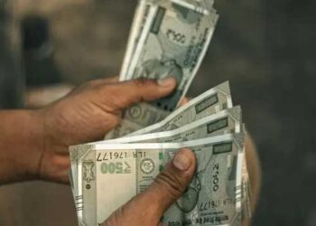 കാത്തിരുന്ന ആ തീരുമാനമെത്തി… ഇൻഷുറൻസ്, ആർ‌ബി‌ഐ, നബാർഡ് ജീവനക്കാർക്ക് വൻ ശമ്പള, പെൻഷൻ വർദ്ധനവ്, പദ്ധതിയുടെ ആനുകൂല്യം ലഭിക്കുക 43,247 ജീവനക്കാർക്ക്