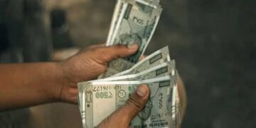 കാത്തിരുന്ന ആ തീരുമാനമെത്തി… ഇൻഷുറൻസ്, ആർ‌ബി‌ഐ, നബാർഡ് ജീവനക്കാർക്ക് ശമ്പള, പെൻഷൻ വർദ്ധനവ് പ്രഖ്യാപിച്ചു, പദ്ധതിയുടെ ആനുകൂല്യം ലഭിക്കുക 43,247 ജീവനക്കാർക്ക്