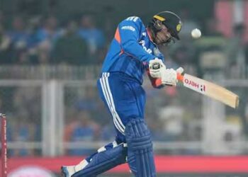 കിവികളെ നിർത്തിപ്പൊരിച്ച് അടിച്ച് അഭിഷേകും സ്കൈയ്യും… നിലം തൊടീച്ചില്ല, 14 ബോളിൽ ഫിഫ്റ്റിയടിച്ച് അഭിഷേക്, 10 ഓവറിൽ കളി ജയിച്ച് പണിതീർത്ത് ടീം ഇന്ത്യ… ‘കടലോളം സങ്കടമുണ്ടുട്ടോ ഹെൻട്രി, ഞങ്ങളെ ചെക്കനെ ക്രീസിൽ ശരിക്കൊന്നു കാലുകുത്താനെങ്കിലും അനുവ​ദിക്കാരുന്നു’… ​ഗോൾഡൻ ​ഡക്കായി സഞ്ജു