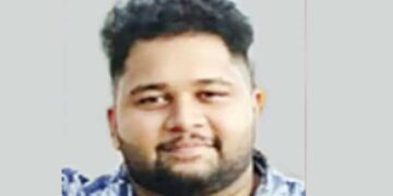 വിനോദയാത്രക്കിടെ മന്തി കഴിച്ചതോടെ വയറുവേദനയും ചർദ്ദിയും, വന്ദേ ഭാരതിൽ യുവാവ് കുഴഞ്ഞുവീണു, തൃശൂരിൽ ട്രെയിനെത്തുമ്പോൾ വേണ്ട സജ്ജീകരണങ്ങളൊരുക്കാൻ നിർദേശിച്ചിട്ടും ചെയ്തില്ല, കേണപേക്ഷിച്ചിട്ടും കനിയാതെ റെയിൽവേ പോലീസും!! അഭിരാമിനെ ആശുപത്രിയിലെത്തിച്ചത് ഭക്ഷണവിതരണക്കാർ… ആശുപത്രിയെത്തും മുൻപ് 23 കാരന് ദാരുണാന്ത്യം, കുടുംബത്തിന് നഷ്ടമായത് ഏക മകനെ