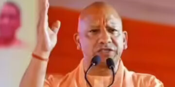 കാവി ധരിച്ചതുകൊണ്ടുമാത്രം ഒരാള്‍ സന്യാസിയാവില്ല, അതിന് ഗോ സേവയും ധര്‍മ്മസേവയും നടത്തണം, യോഗി ആദിത്യനാഥ് ഹിന്ദുവാണോയെന്ന് ആദ്യം തെളിയിക്ക്, രാമരാജ്യം കെട്ടിപ്പടുക്കുന്നത് ബീഫ് വിറ്റുകിട്ടുന്ന പണം കൊണ്ടാണോ??  രൂക്ഷ വിമര്‍ശനവുമായി അവിമുക്തേശ്വരാനന്ദ്