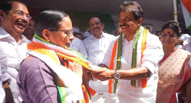 ഐഷാ പോറ്റിയെ സിപിഎം ഭയക്കുകതന്നെ വേണം… കാരണം അവർ ഒരു ചെറിയ മീനല്ല!! ആർ ബാലകൃഷ്ണ പിള്ളയെ കുടുംബ സ്വത്തായി കൈവശം വച്ചുപോന്ന മണ്ഡലത്തിൽതന്നെ മലർത്തിയടിച്ച് തുടക്കം… ഓരോ തവണയും വിജയിച്ചുകയറിയത് ഇരട്ടി ഭൂരിപക്ഷത്തിൽ, 2016ൽ കൊട്ടാരക്കര നിലനിർത്തിയത് റെക്കോർഡ് ഭൂരിപക്ഷത്തിലും