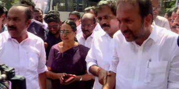 ആർ. ബാലകൃഷ്ണപിള്ളയെ അട്ടിമറിച്ച് തുടക്കം, മൂന്നു പതിറ്റാണ്ട് നീണ്ടുനിന്ന ഇടതു ബന്ധം ഉപേക്ഷിച്ച് വലതു കൈ പിടിച്ചു!! സിപിഎം മുൻ എംഎൽഎ അയിഷ പോറ്റി കോൺഗ്രസിൽ, കൊട്ടാരക്കരയിൽ മത്സരിക്കും? എന്റെ പ്രസ്ഥാനം എന്നെ വിഷമിപ്പിച്ചു 25 കൊല്ലക്കാലം ഒരു പ്രസ്ഥാനത്തിന്റെ ഭാഗമായിരുന്നിട്ട് വഞ്ചന കാണിച്ചുവോയെന്ന് പലർക്കും ചിന്തിക്കാം, സഖാക്കൾക്ക് എന്നോട് ദേഷ്യമുണ്ടാകാം, വിമർശനങ്ങൾ നേരിടണം- അയിഷ പോറ്റി