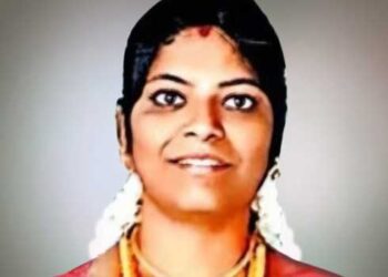 ലക്ഷ്യം യുവതി സ്ഥിരമായി ധരിച്ചിരുന്ന പത്തുപവൻ വരുന്ന ആഭരണങ്ങളെന്ന് പ്രതി!! മോഷണത്തിനിടെ യുവതിയെ പിന്നിൽ നിന്ന് കുത്തിവീഴ്ത്തി, പിന്നാലെ പെട്രോളൊഴിച്ച് തീകൊളുത്തി കൊലപ്പെടുത്തി, രക്ഷപ്പെടാൻ ശ്രമിക്കുന്നതിനിടെ വീണ് കാലൊടിഞ്ഞു, യുവാവ് അറസ്റ്റിൽ