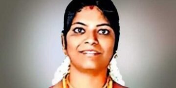 ലക്ഷ്യം യുവതി സ്ഥിരമായി ധരിച്ചിരുന്ന പത്തുപവൻ വരുന്ന ആഭരണങ്ങളെന്ന് പ്രതി!! മോഷണത്തിനിടെ യുവതിയെ പിന്നിൽ നിന്ന് കുത്തിവീഴ്ത്തി, പിന്നാലെ പെട്രോളൊഴിച്ച് തീകൊളുത്തി കൊലപ്പെടുത്തി, രക്ഷപ്പെടാൻ ശ്രമിക്കുന്നതിനിടെ വീണ് കാലൊടിഞ്ഞു, യുവാവ് അറസ്റ്റിൽ