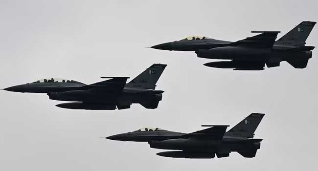 സുഡാനുമായി 1.5 ബില്യൺ ഡോളറിന്റെ ആയുധ കരാറുമായി പാക്കിസ്ഥാൻ, സൈനിക സഹായം നിർണായകമാകും, സൗദി സാമ്പത്തിക പിന്തുണ നൽകാൻ സാധ്യതയെന്ന് പാക് വ്യോമസേനയിലെ മുൻ ഉന്നത ഉദ്യോഗസ്ഥൻ, ബംഗ്ലാദേശുമായി ചർച്ച തുടങ്ങി