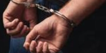 സ്ത്രീ വേഷത്തില്‍ വീട്ടിലെത്തി, പിന്നാലെ എസ്ഐആര്‍ഫോം ആവശ്യപ്പെട്ടു, വീട്ടമ്മയെ പിറകില്‍ നിന്ന് ആക്രമിച്ച് മൂന്ന് പവന്റെ സ്വര്‍ണാഭരണം കവര്‍ന്നു, അയല്‍വാസിയായ യുവാവ് പിടിയില്‍