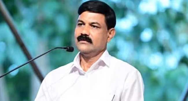 നീണ്ട 20 വർഷം ​ഭീഷണിപ്പെടുത്തിയുള്ള ലൈം​ഗീക അതിക്രമം; സ്കൂൾ മുറിയിൽനിന്നടക്കം വീട്ടമ്മയുടെ  നഗ്ന ദൃശ്യങ്ങൾ പകർത്തി ;അധ്യാപകനായ സിപിഎംനേതാവിനെതിരെ പരാതി; കേസെടുത്തു