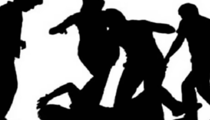 ഉത്സവത്തിനിടെ മദ്യപിച്ച് ബഹളമുണ്ടാക്കിയത് ചോദ്യം ചെയ്തു, എസ്ഐയെ കോണ്സ്റ്റബിളും സുഹൃത്തുക്കളും ചേര്ന്ന് വളഞ്ഞിട്ട് ആക്രമിച്ചു, പിന്നീട് ഓടയിലേക്ക് തള്ളിയിട്ടു, പ്രതികളെ സാഹസികമായി പിടികൂടി പൊലീസ്