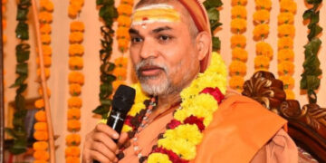 പശുവിനെ രാഷ്ട്രമാതാവായി പ്രഖ്യാപിക്കണം… 40 ദിവസത്തിനുള്ളില് ഗോവധം നിരോധിക്കണം, ഹിന്ദുക്കളോട് ശരിക്ക് സ്നേഹമുണ്ടെങ്കില് ബീഫ് കയറ്റുമതി നിരോധിച്ച് കാണിക്കൂ…. യോഗി ആദിത്യനാഥിനെ വെല്ലുവിളിച്ച് അവിമുക്തേശ്വരാനന്ദ് സരസ്വതി