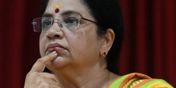 കുറ്റം ചെയ്തവർ ശിക്ഷിക്കപ്പെടണം, നിരപരാധിക്ക് നീതി കിട്ടണം, ഒരു  ആരോപണം വൈറലായപ്പോള്‍ ഒരു ജീവിതമാണ് മൗനമായി തകര്‍ന്നത്, ആ പെണ്ണും തെറി വിളിച്ചവരും അയാളുടെ മരണത്തിന് ഉത്തരവാദികളാണ്- ഭാഗ്യലക്ഷ്മി