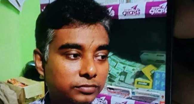 ജോലി കഴിഞ്ഞ് വീട്ടിലേക്ക് മടങ്ങുകയായിരുന്ന ഹിന്ദു യുവാവിനെ ക്രൂരമായി മർദിച്ച് ദേഹത്ത് പെട്രോളൊഴിച്ച് തീകൊളുത്തി, പ്രാണരക്ഷാർത്ഥം ഓടിപ്പോയി ചാടിയത് സമീപത്തെ കുളത്തിലേക്ക്, രക്ഷകനായെത്തിയത് മുസ്ലിം യുവാവ്, ചികിത്സയിലായിരുന്ന യുവാവ് മരിച്ചു