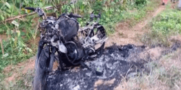 സിപിഎമ്മിൽ നിന്നും പുറത്താക്കിയ കുഞ്ഞിക്കൃഷ്ണനെ പിന്തുണച്ച ബെള്ളൂർ സ്വദേശിയുടെ ബൈക്ക് കത്തിച്ചു