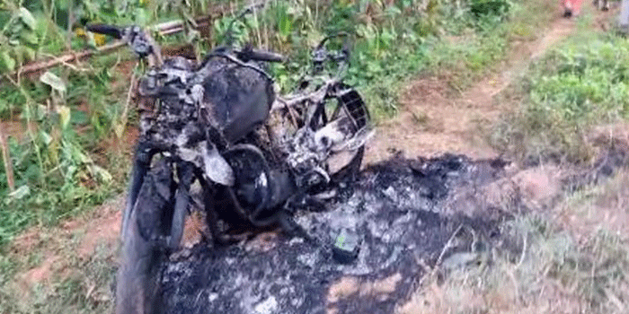 സിപിഎമ്മിൽ നിന്നും പുറത്താക്കിയ കുഞ്ഞിക്കൃഷ്ണനെ പിന്തുണച്ച ബെള്ളൂർ സ്വദേശിയുടെ ബൈക്ക് കത്തിച്ചു