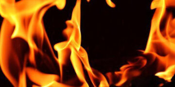 സ്കൂള്‍ ബസിന്റെ ടയര്‍ കയറി സ്ഫോടന വസ്തു പൊട്ടിത്തെറിച്ചു, വിദ്യാര്‍ത്ഥികള്‍ രക്ഷപ്പെട്ടത് തലനാരിഴയ്ക്ക്, റോഡില്‍ നിന്നും സ്ഫോടക വസ്തുക്കളുടെ അവശിഷ്ടം കണ്ടെത്തി