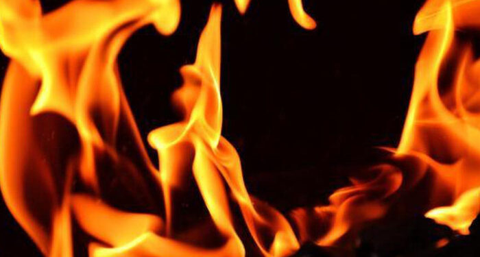 സ്കൂള്‍ ബസിന്റെ ടയര്‍ കയറി സ്ഫോടന വസ്തു പൊട്ടിത്തെറിച്ചു, വിദ്യാര്‍ത്ഥികള്‍ രക്ഷപ്പെട്ടത് തലനാരിഴയ്ക്ക്, റോഡില്‍ നിന്നും സ്ഫോടക വസ്തുക്കളുടെ അവശിഷ്ടം കണ്ടെത്തി