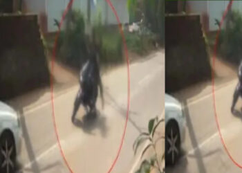 നടുറോഡില്‍ ബൈക്ക് നിര്‍ത്തി വടിവാള്‍ വീശി,  സഹോദരങ്ങളെ ഇടിച്ച് തെറിപ്പിച്ച് കാര്‍, പിന്നില്‍ സാമ്പത്തിക തര്‍ക്കം