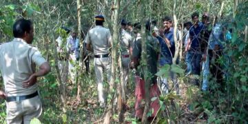 14 കാരിയുടെ കൊലപാതകം ക്രൂരമായ പീഡനത്തിനു ശേഷം, ആളൊഴിഞ്ഞ സ്ഥലമെന്ന് മനസിലാക്കി കുറ്റിക്കാട്ടിലേക്ക് കൊണ്ടുപോയി, കയ്യും കാലും കൂട്ടിക്കെട്ടി പീഡിപ്പിച്ചു, പിന്നാലെ കഴുത്തുഞെരിച്ച് കൊലപ്പെടുത്തി? പ്രതി മുൻപ് പെൺകുട്ടിയേയും അമ്മയേയും ഭീഷണിപ്പെടുത്തി? കൊലപാതകത്തിൽ കൂടുതൽ പേർക്ക് പങ്ക്- ബന്ധുക്കൾ, പെൺകുട്ടി പഠിക്കുന്ന സ്കൂൾ സംഭവ സ്ഥലത്തുനിന്ന് 10-20 കി.മീ. അകലെ